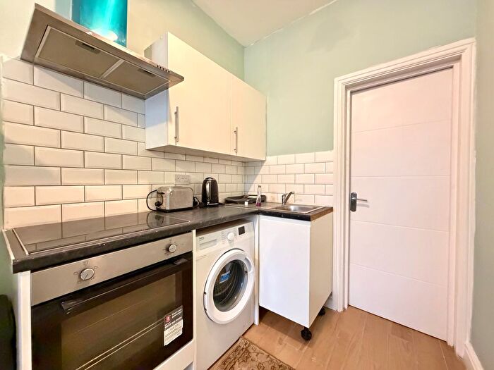 Studio To Rent In Deanscroft Avenue, London, NW9