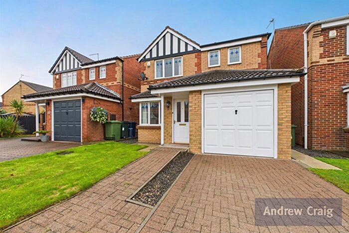 3 Bedroom Detached House For Sale In Tamarisk Way, Sheriff Hill, NE9