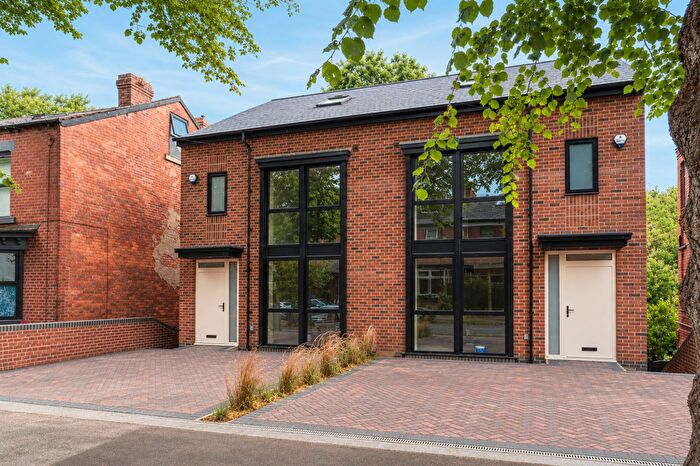 4 Bedroom Semi-Detached House For Sale In Meersbrook Road, Sheffield, S8
