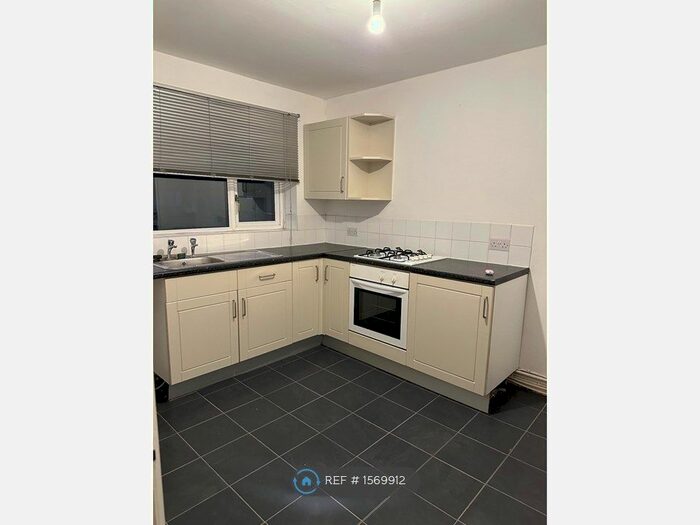 2 Bedroom Flat To Rent In Colchester Court, Doncaster, DN5