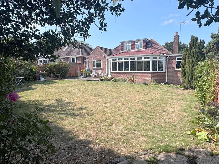3 Bedroom Bungalow For Sale In Paddock Road, Newbury, RG14