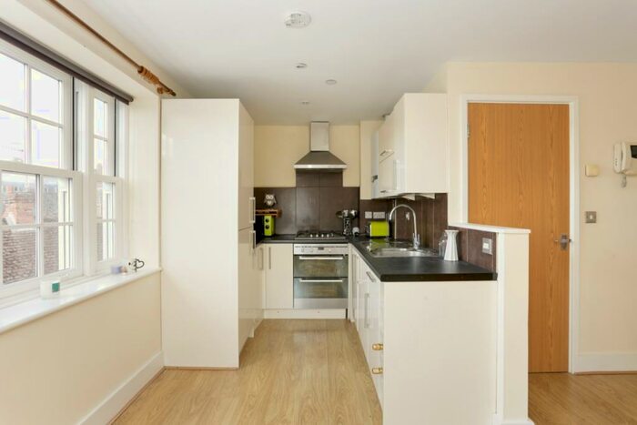 3 Bedroom Town House To Rent In St Johns Mews New Road, SN8