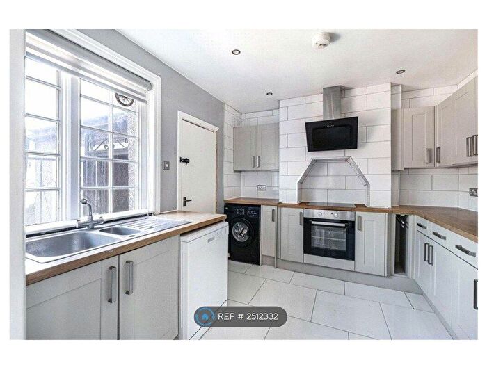 3 Bedroom Semi-Detached House To Rent In Maidstone Road, Bexley, DA14