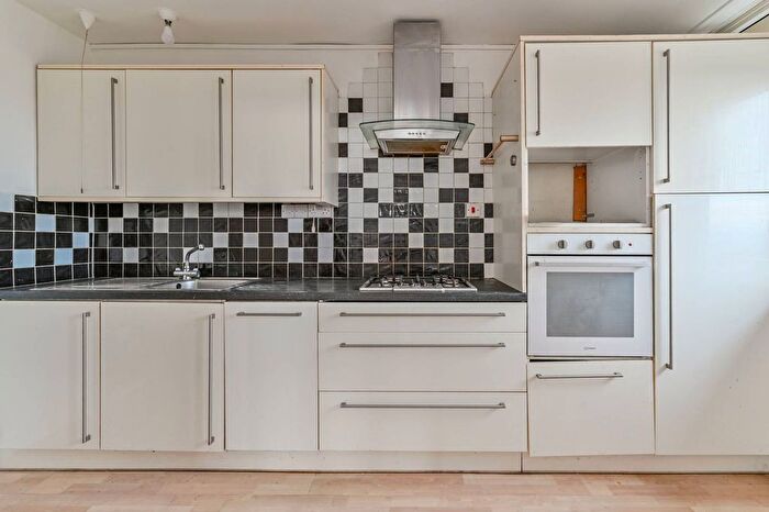 1 Bedroom Flat For Sale In George Downing Estate, Cazenove Road, Stamford Hill, London, N16