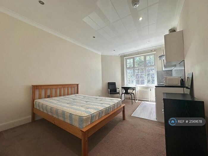 Studio To Rent In Vernon Court, London, NW2