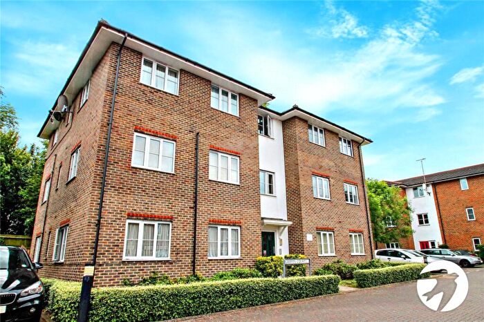 2 Bedroom Flat To Rent In Griffin Court, Gillingham, Kent, ME7