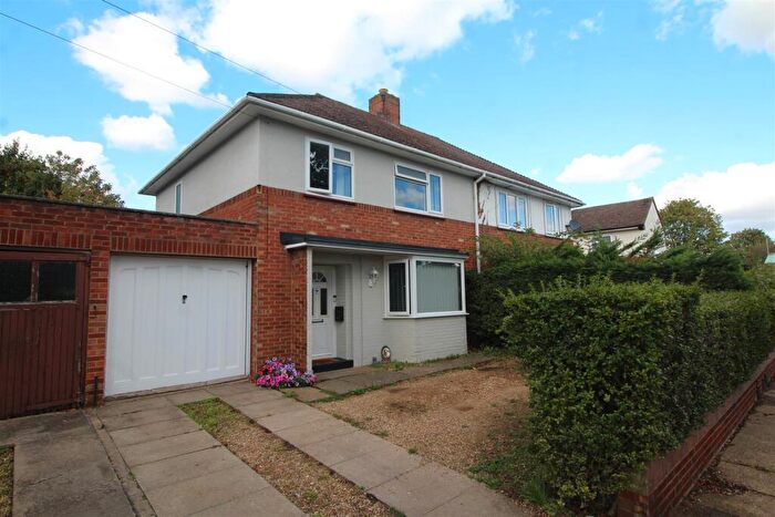 3 Bedroom Semi Detached House For Sale In Maple Grove, Peterborough, PE1