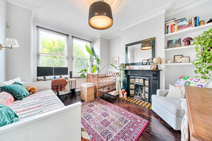 2 Bedroom Maisonette For Sale In Rectory Grove, Clapham, London, SW4
