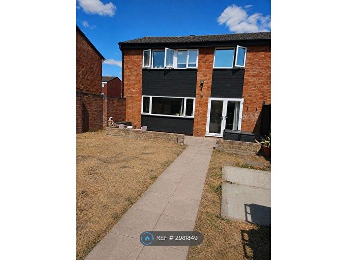 4 Bedroom End Of Terrace House To Rent In Elm Park Close, Dunstable, LU5