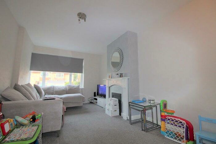 2 Bedroom Apartment To Rent In Hill Rise, Potters Bar, EN6