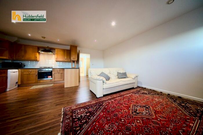 2 Bedroom Flat To Rent In Halifax Road, Huddersfield, HD3