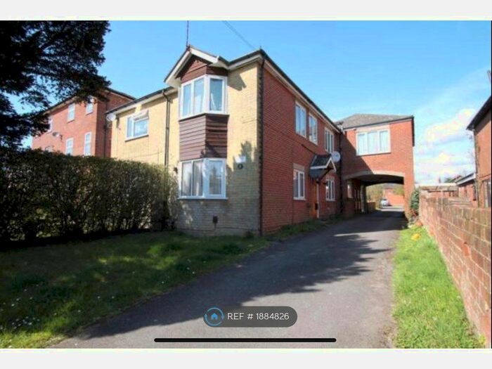 2 Bedroom Flat To Rent In Waterloo Road, Southampton, SO15