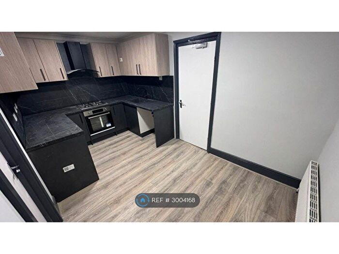 3 Bedroom Detached House To Rent In Woodside Green, London, SE25