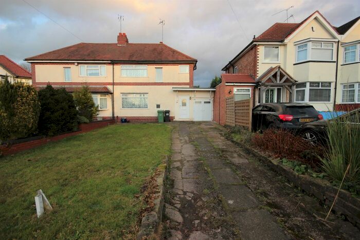 3 Bedroom Semi-Detached House To Rent In Newlands Drive, Halesowen, West Midlands B62