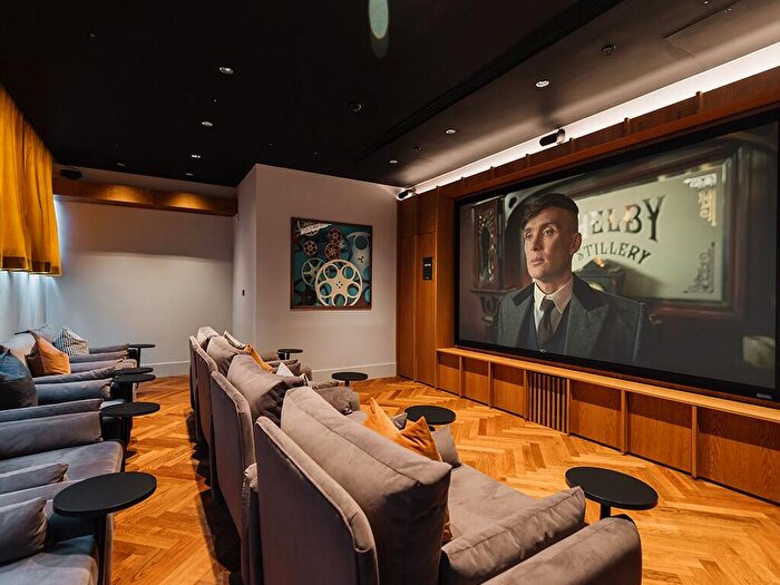 2 Bedroom Apartment To Rent In The Mercian, Broad Street, B15