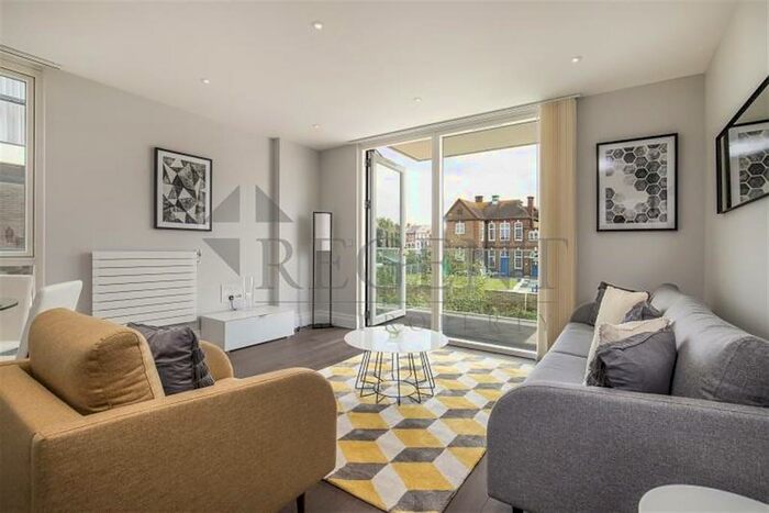 2 Bedroom Apartment To Rent In Hamond Court, Queenshurst Square, KT2