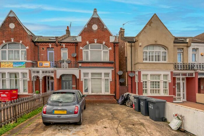 2 Bedroom Flat To Rent In Mitcham Lane, Furzedown, London, SW16