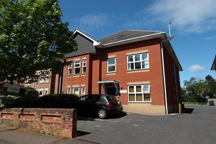 2 Bedroom Flat To Rent In Castlemain Avenue, Bournemouth, BH6