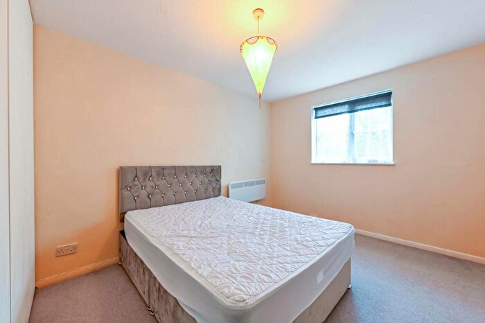 1 Bedroom Flat To Rent In Heddington Grove, Holloway, London, N7
