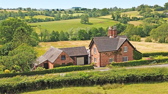 4 Bedroom Detached House For Sale In The Lodge, Fenny Bentley, DE6