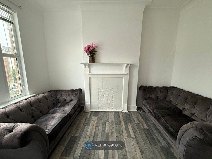 2 Bedroom Flat To Rent In Raleigh Road, London, N8