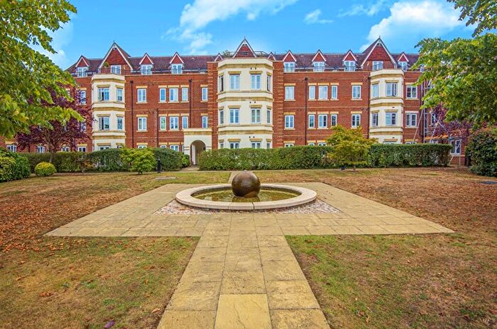 2 Bedroom Apartment For Sale In London Road, Guildford, Surrey, GU1