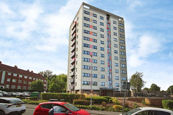 2 Bedroom Flat For Sale In Carlton Close, Leeds, LS7