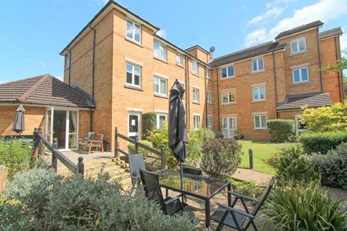1 Bedroom Apartment For Sale In Hampton Lodge, Cavendish Road, South Sutton, SM2
