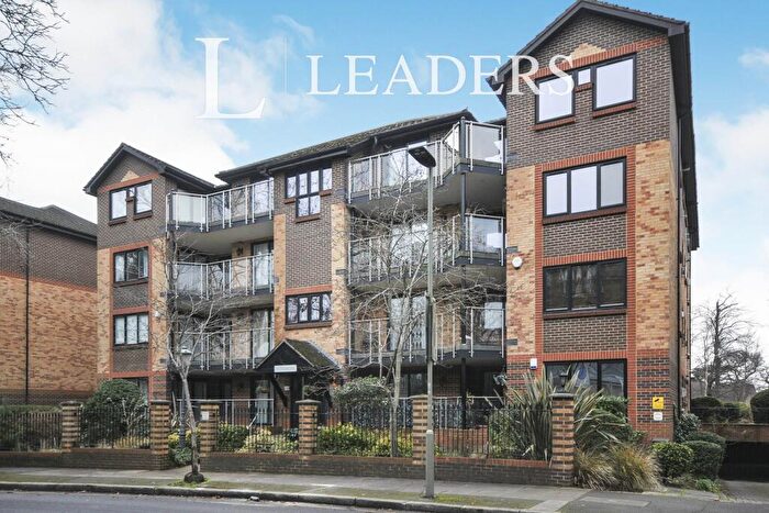 2 Bedroom Flat To Rent In Blythwood Park, Blyth Road, BR1