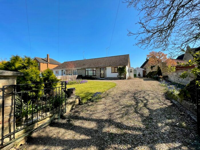 3 Bedroom SemiDetached Bungalow For Sale In Towngate West, Market