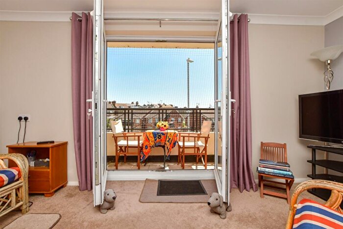 1 Bedroom Flat For Sale In Pier Avenue, Herne Bay, Kent, CT6