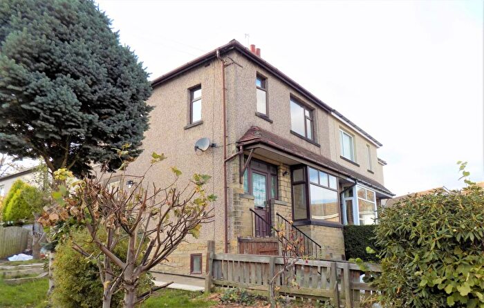 3 Bedroom Semi Detached House To Rent In Leamington Drive, Bradford, BD10