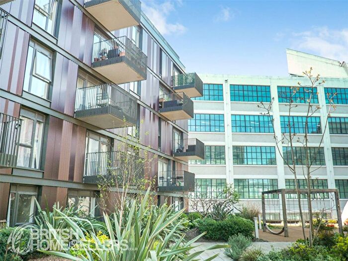 2 Bedroom Flat For Sale In Powerhouse Lane, Hayes, UB3