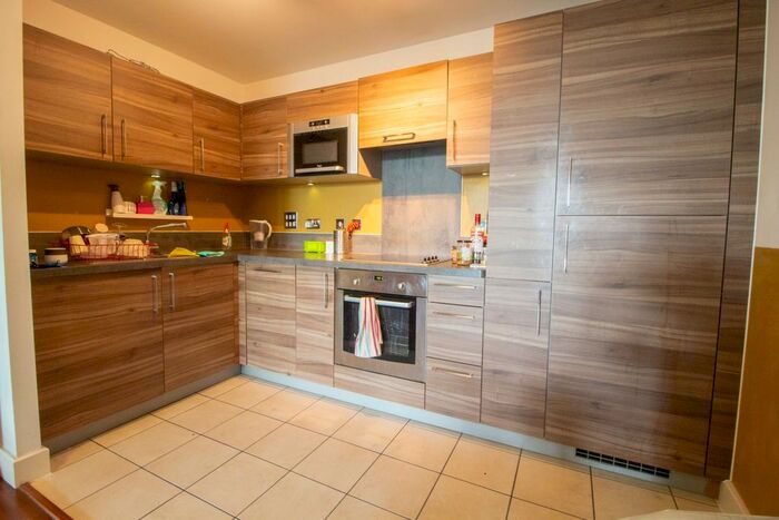 Maisonette To Rent In Jenner Road, Stoke Newington, N16