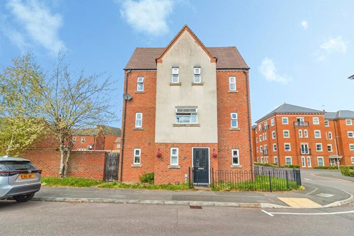 4 Bedroom End Of Terrace House For Sale In Alford Place, Bletchley, Milton Keynes, MK3