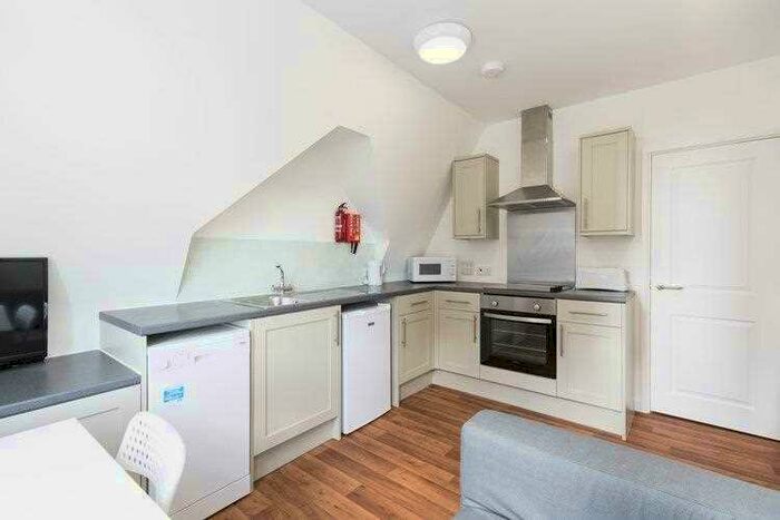 2 Bedroom Apartment To Rent In Holdenhurst Road, Lansdowne, Bournemouth, BH8