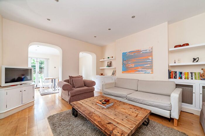 2 Bedroom Flat To Rent In Garden Flat, Randolph Avenue, London, W9
