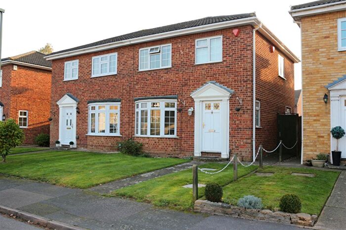 3 Bedroom Semi-Detached House To Rent In Farm Close, Byfleet, KT14