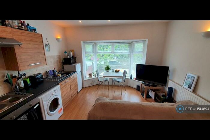 1 Bedroom Flat To Rent In Alwoodley Lane, Leeds, LS17