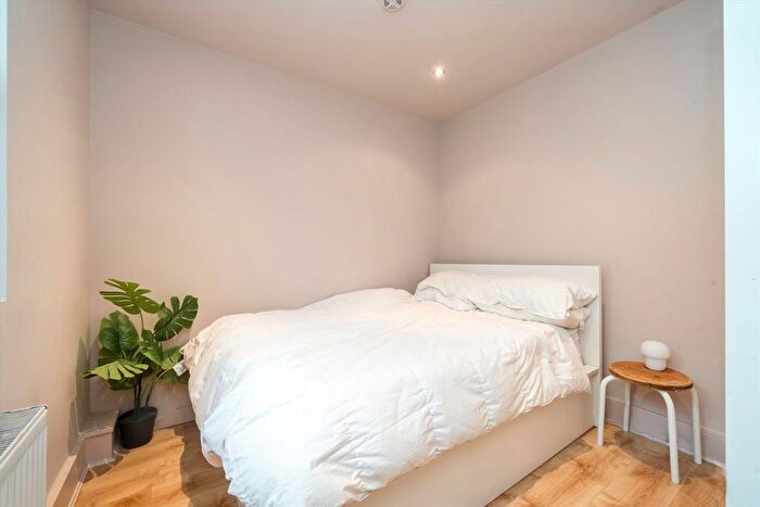 1 Bedroom Flat To Rent In Elsham Terrace, Holland Park, W14
