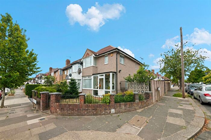 3 Bedroom Semi Detached House For Sale In Braund Avenue, Greenford, UB6