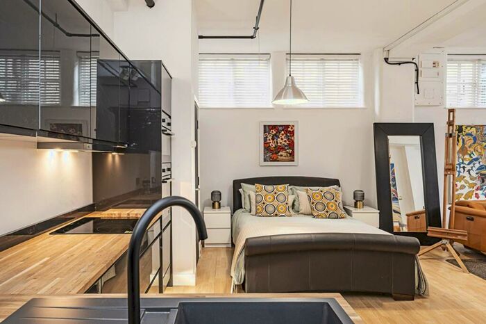 Studio To Rent In Fairclough Street, Aldgate, London, E1