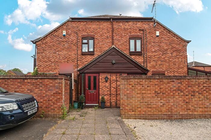 2 Bedroom End Of Terrace House For Sale In Southam, Warwickshire, CV47