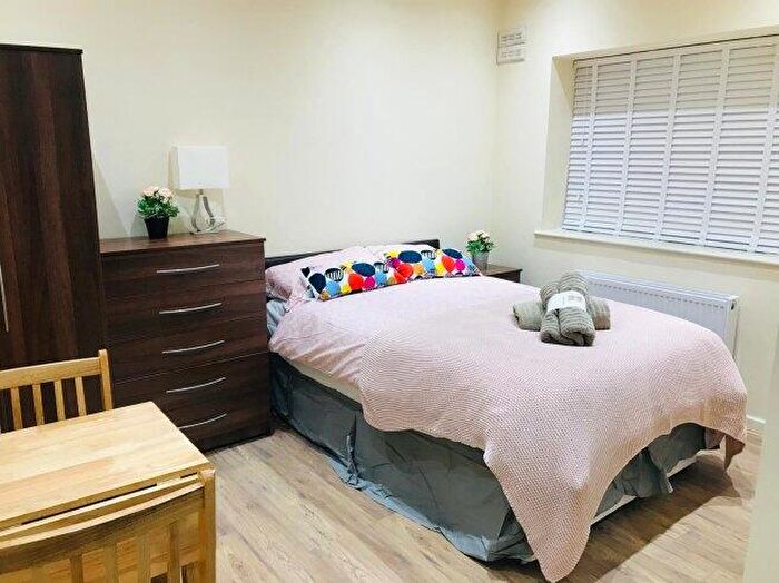 1 Bedroom Flat To Rent In Chatsworth Road, NW2