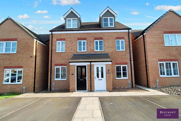 3 Bedroom Semi-Detached House For Sale In Lundhill Drive, Wombwell, Barnsley, S73