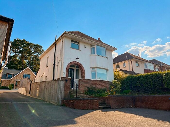 3 Bedroom Detached House To Rent In Broadstone, Poole, BH18