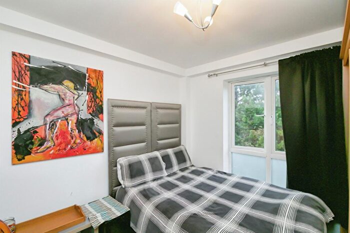 2 Bedroom Flat For Sale In Y Rhodfa, Barry, CF63