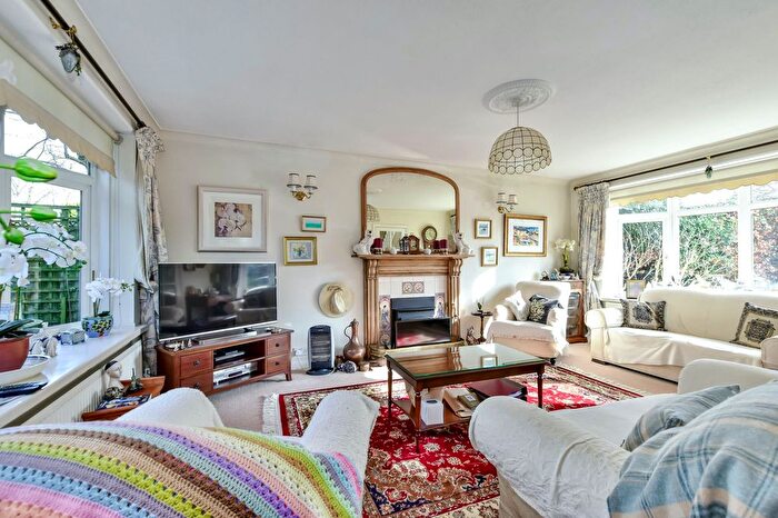 5 Bedroom Detached House For Sale In Chipperfield Road, Kings Langley, WD4