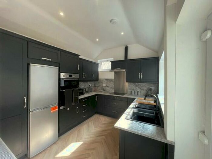 5 Bedroom House To Rent In Mount Pleasant, Swansea, SA1