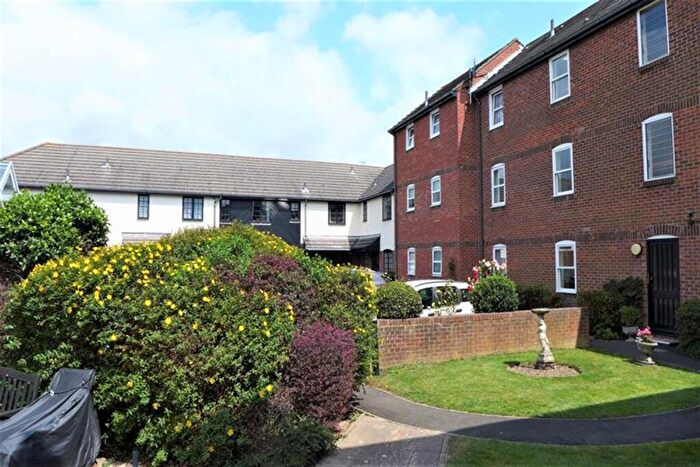 1 Bedroom Retirement Property To Rent In Rose Court, Gloucester Road, Littlehampton, BN17